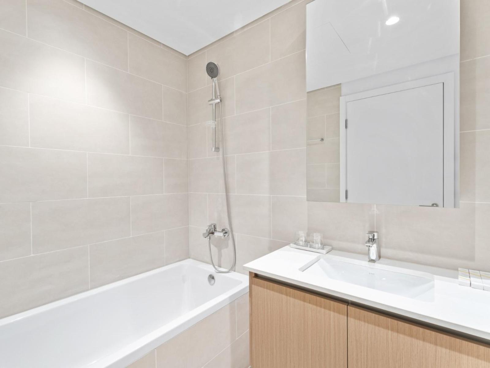 Apartment Creekside Charm Homely 2br In Lotus 2 Dubai